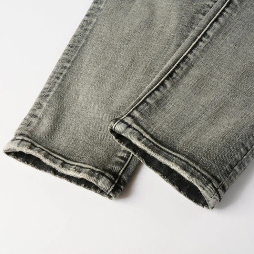 Ripped Knee Washed Jeans