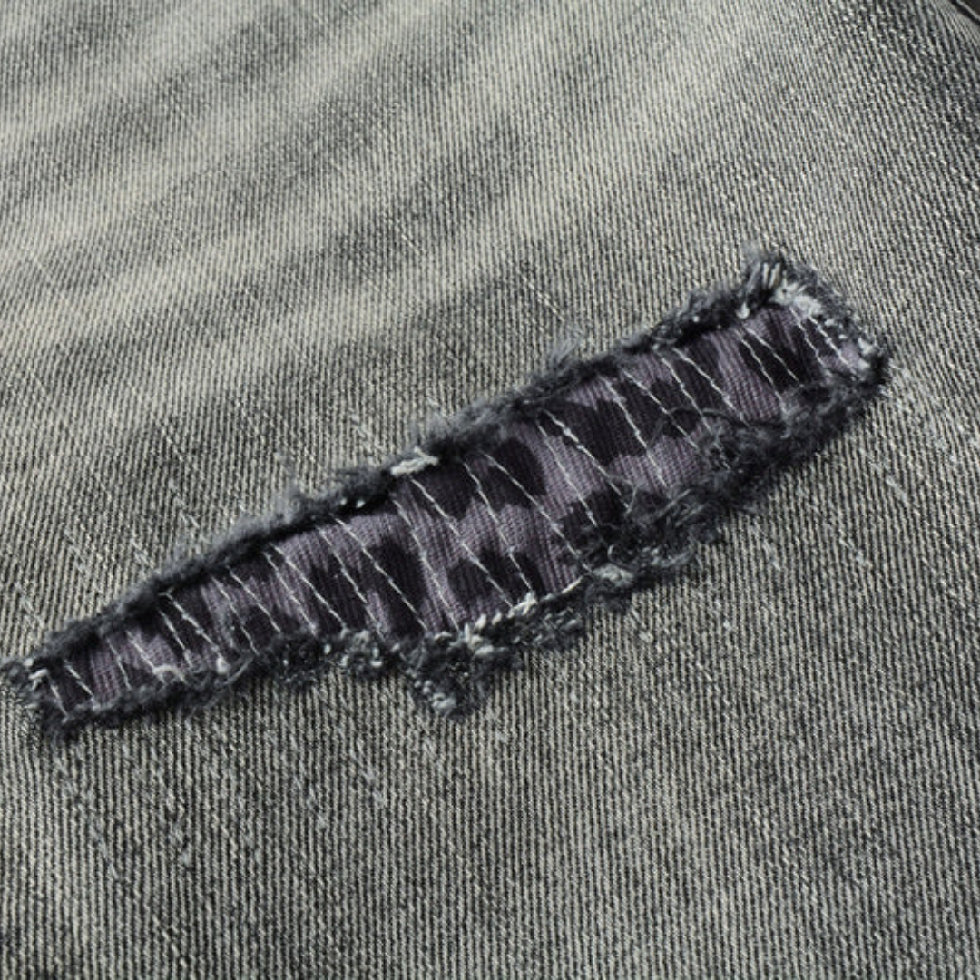 Ripped Knee Washed Jeans